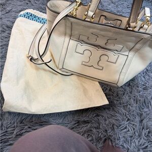 ⭐️Tory Burch Ivory Leather Tote with Gold Accents
